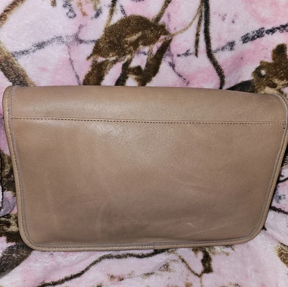 Vintage Coach Pocket Purse - Picture 3 of 12